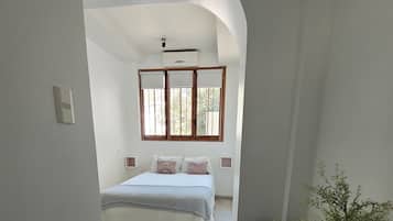 Standard Single Room | Hypo-allergenic bedding, minibar, in-room safe, blackout drapes