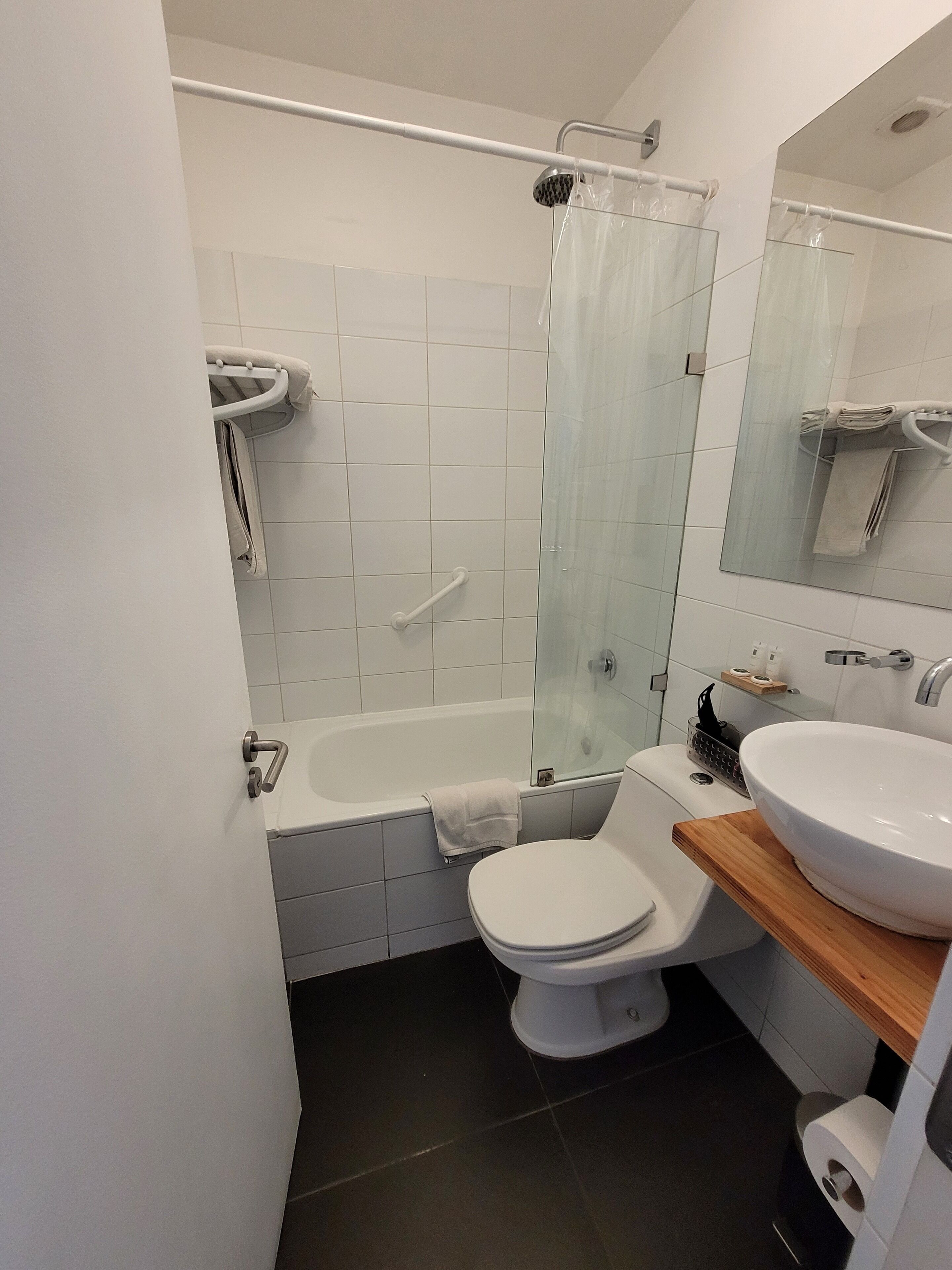 Standard Single Room | Bathroom | Rainfall showerhead, free toiletries, hair dryer, towels