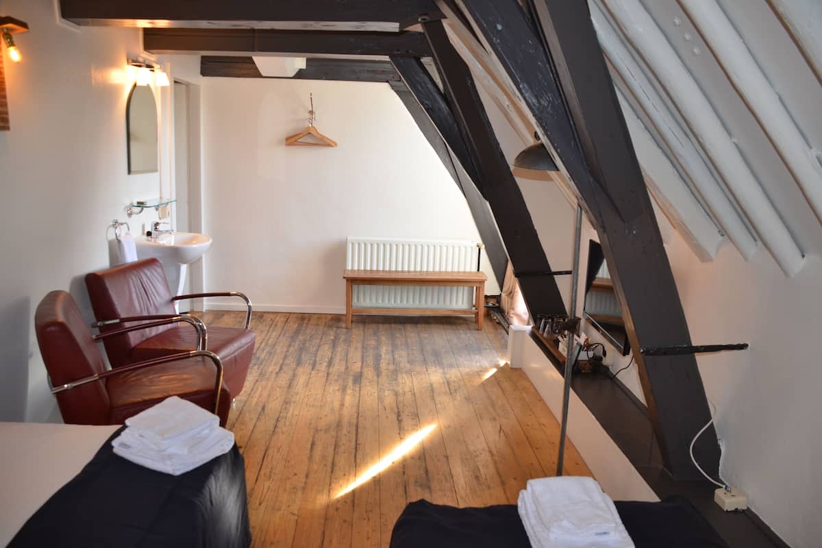 economy triple room, shared bathroom | room amenity