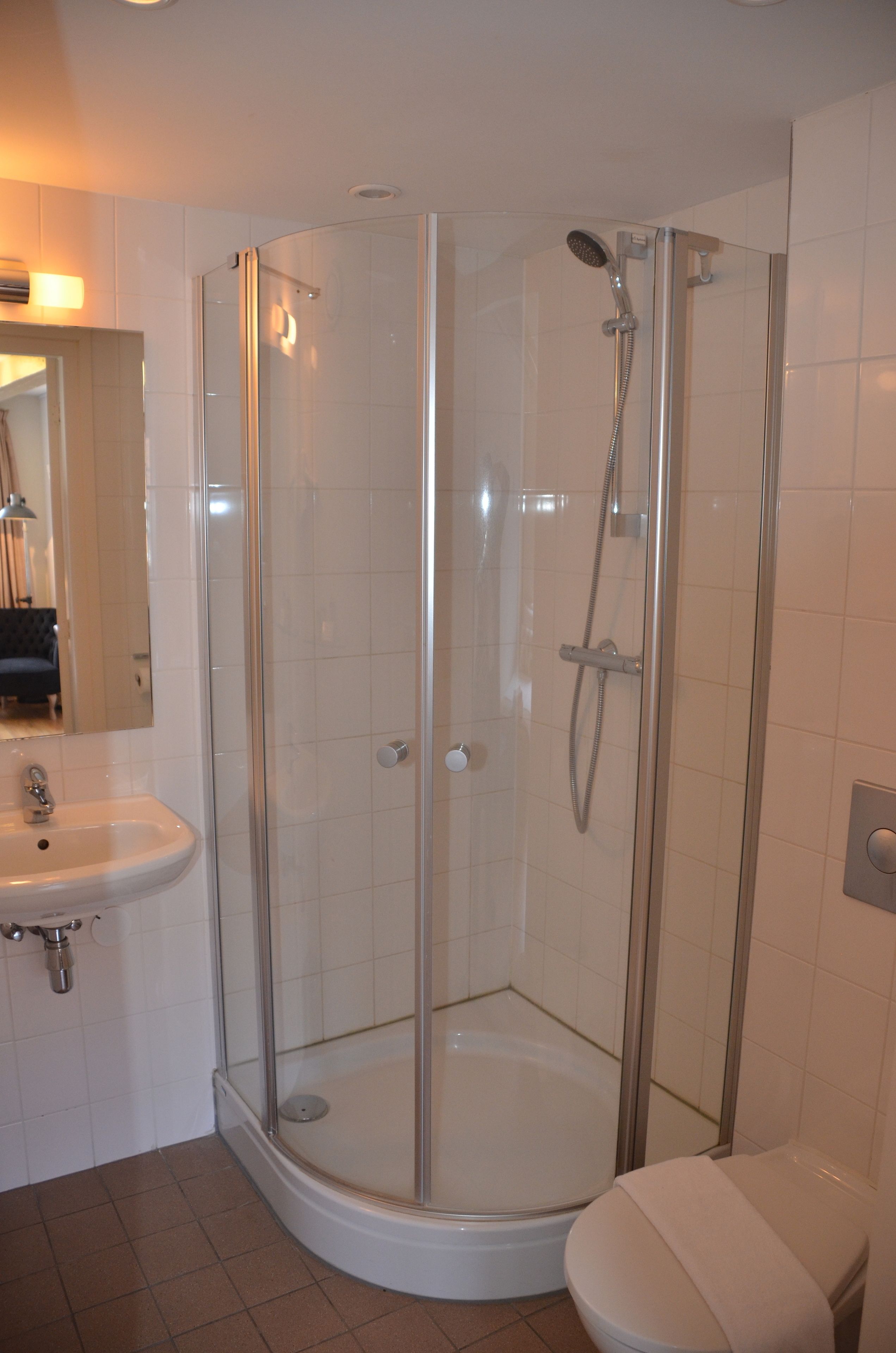 single room | down duvets, blackout curtains, iron/ironing board, free wifi