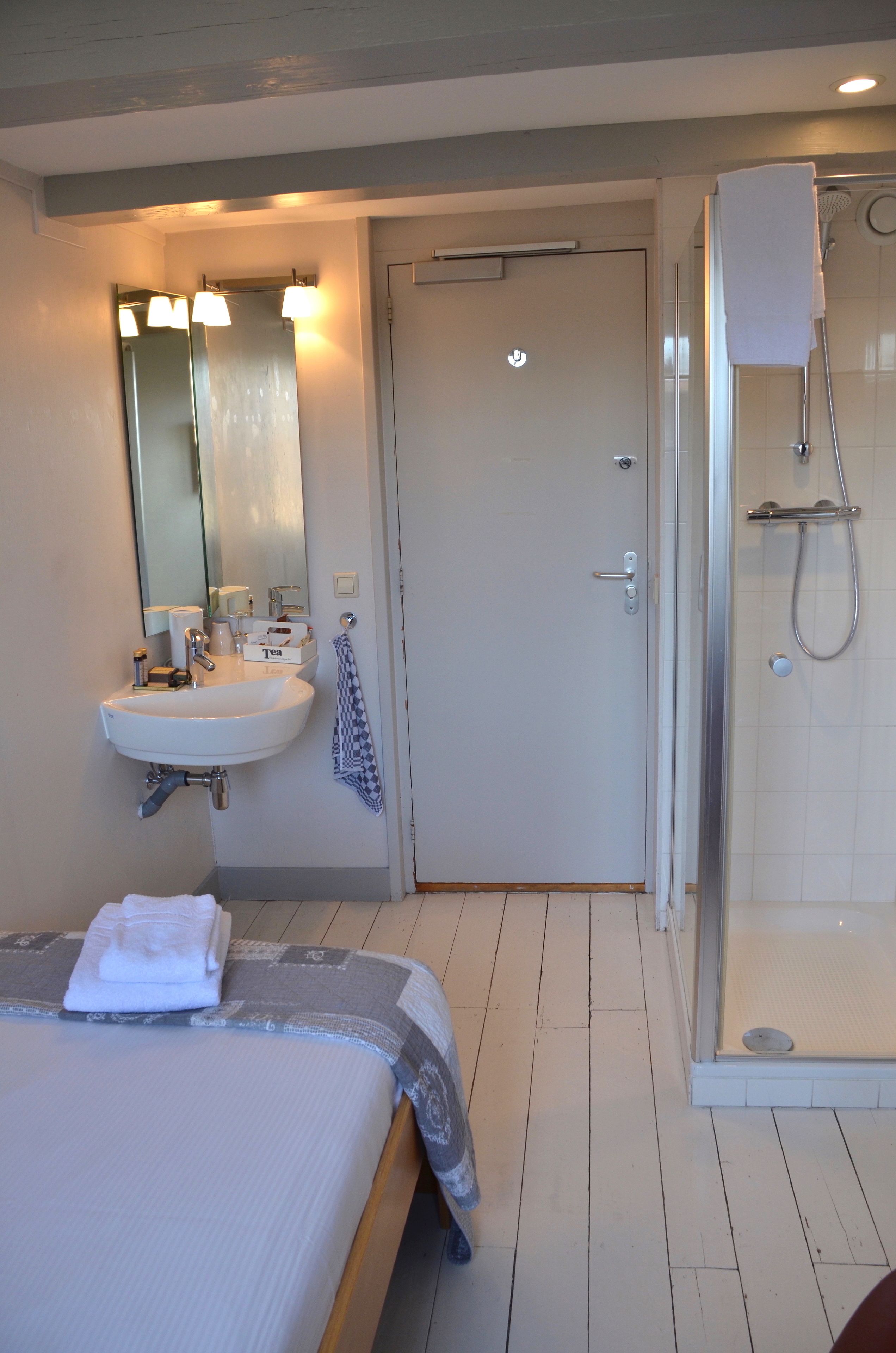 economy single room | bathroom shower