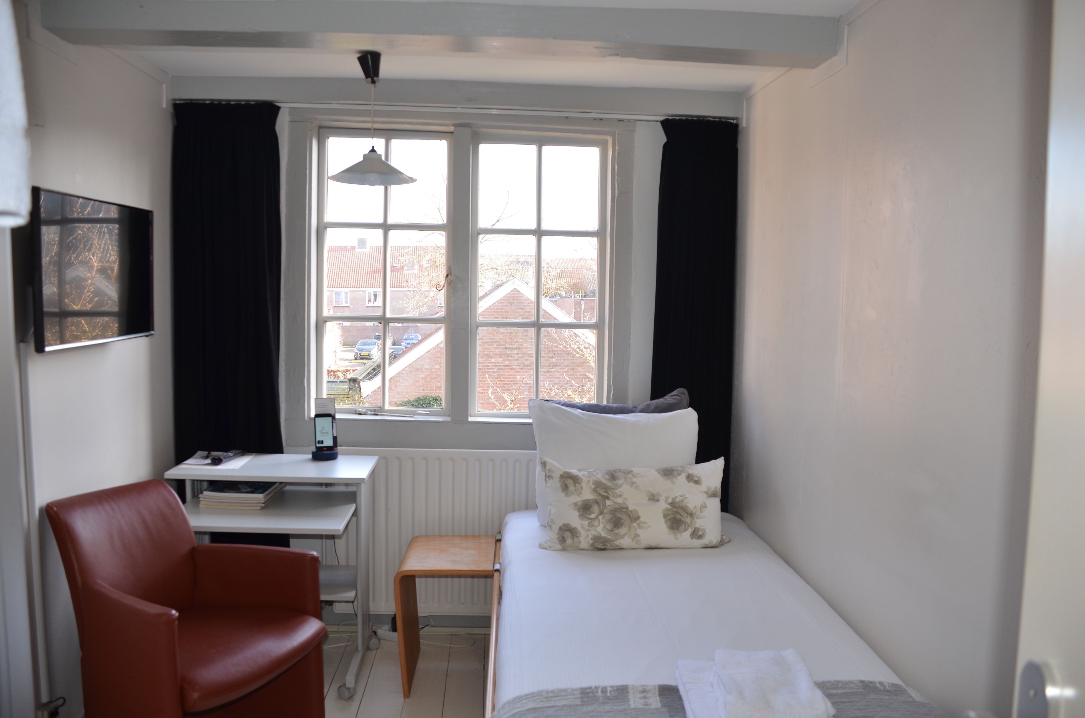 economy single room | down duvets, blackout curtains, iron/ironing board, free wifi