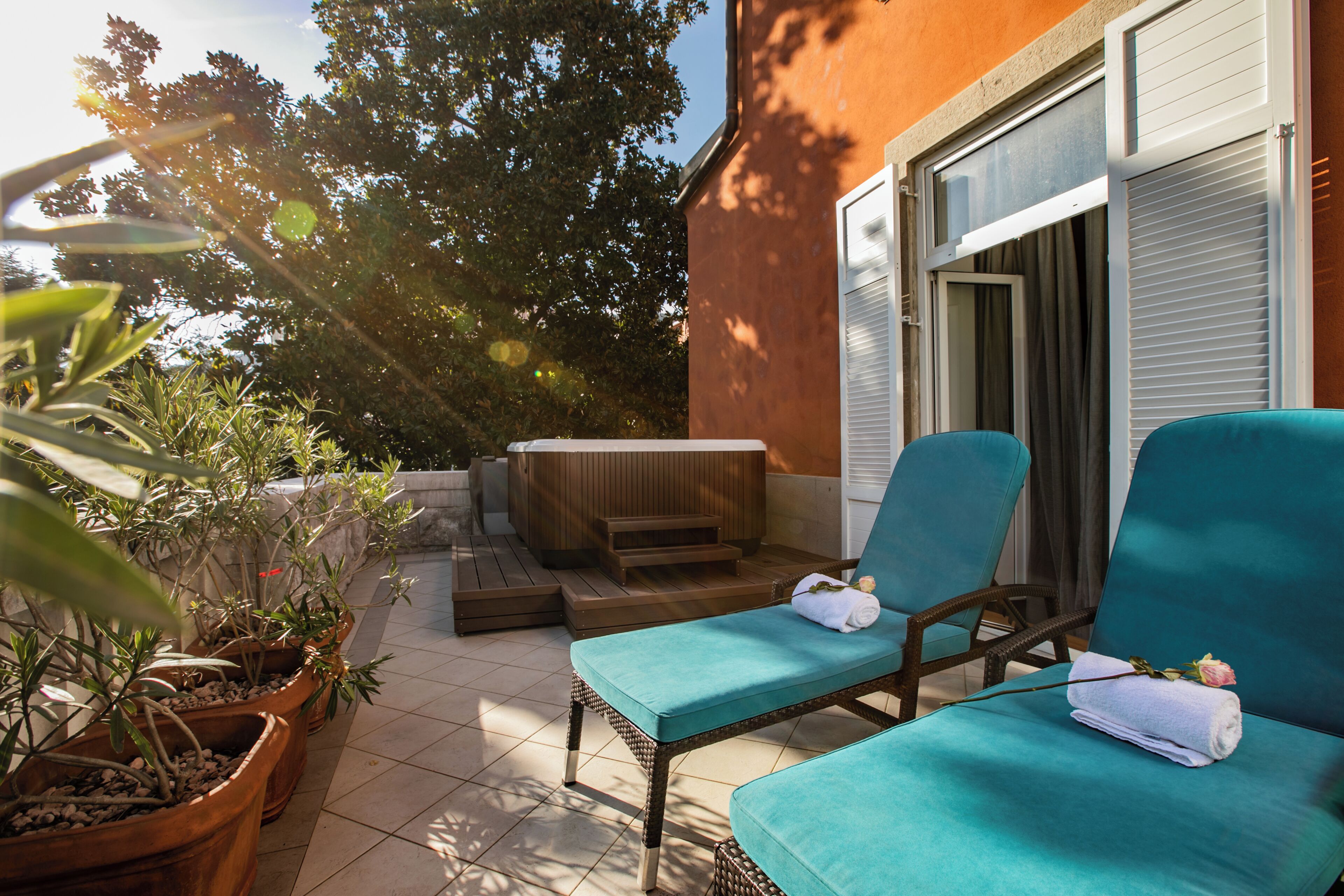 Deluxe Room with Balcony and Park View | Hypo-allergenic bedding available, minibar, in-room safe