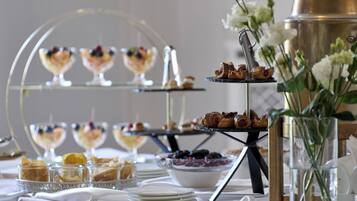 Daily buffet breakfast for a fee
