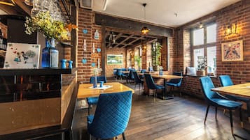 Breakfast, lunch, dinner served; French cuisine