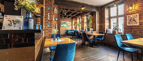 Café da manhã, almoço e jantar; culinária francesa