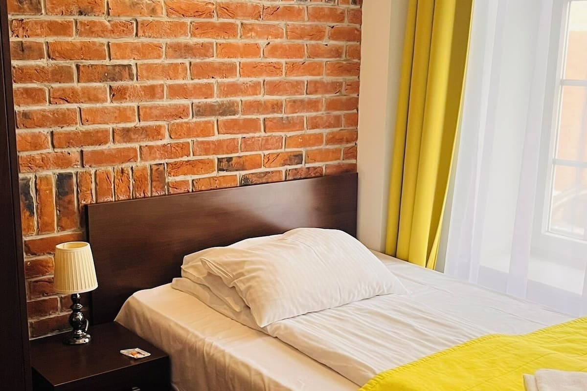 Caja de seguridad en la habitación y escritorio