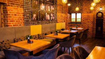 Breakfast, lunch, dinner served; French cuisine