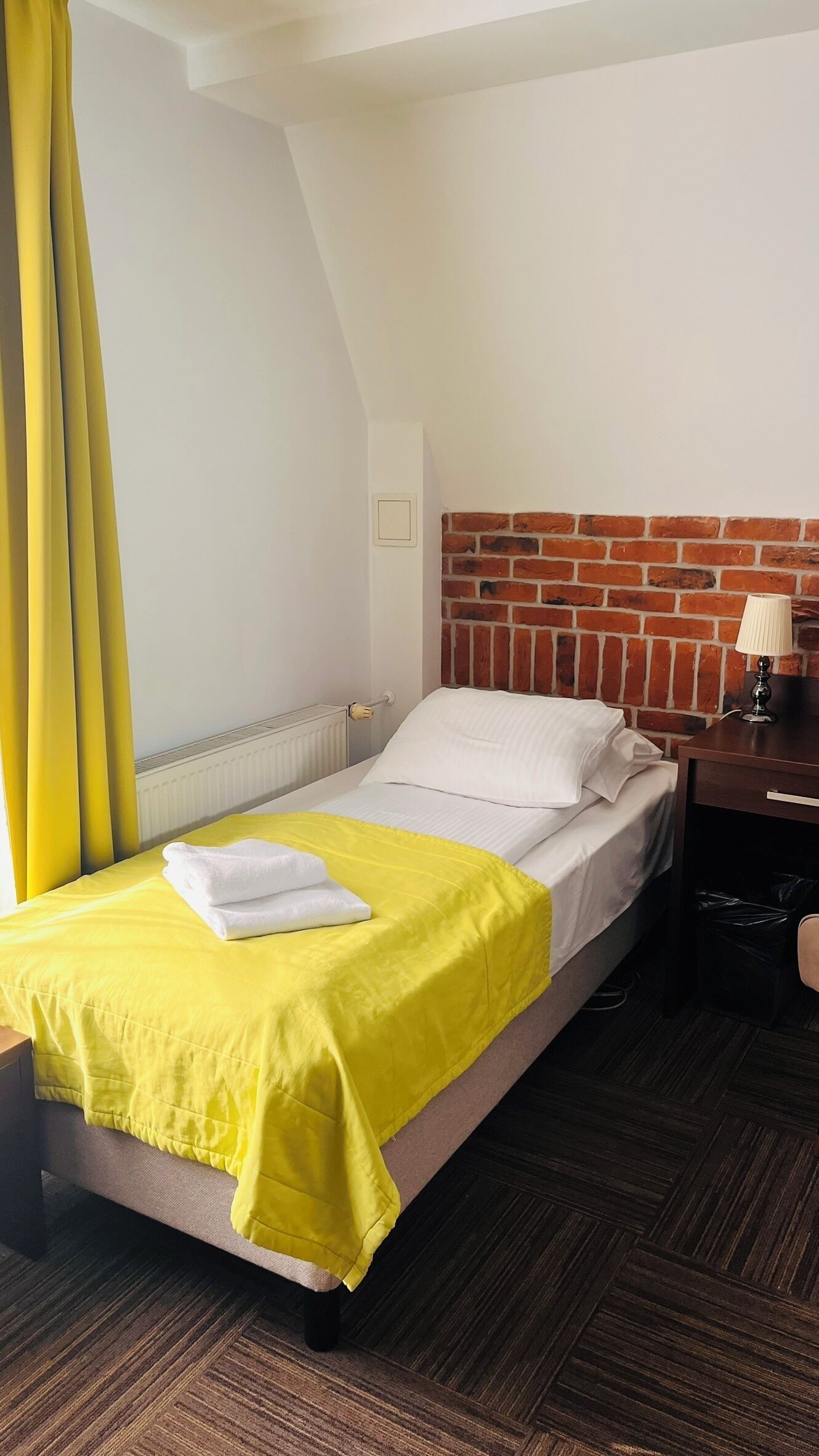 Single Room | In-room safe, desk, laptop workspace, blackout drapes