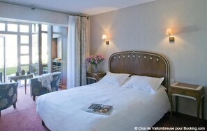 Blackout curtains, cots/infant beds, rollaway beds, bed sheets - Clos de Vallombreuse, The Originals Relais  (Douarnenez)