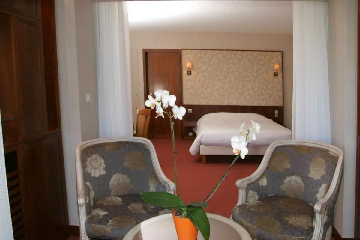 Blackout drapes, cribs (surcharge), rollaway beds (surcharge)