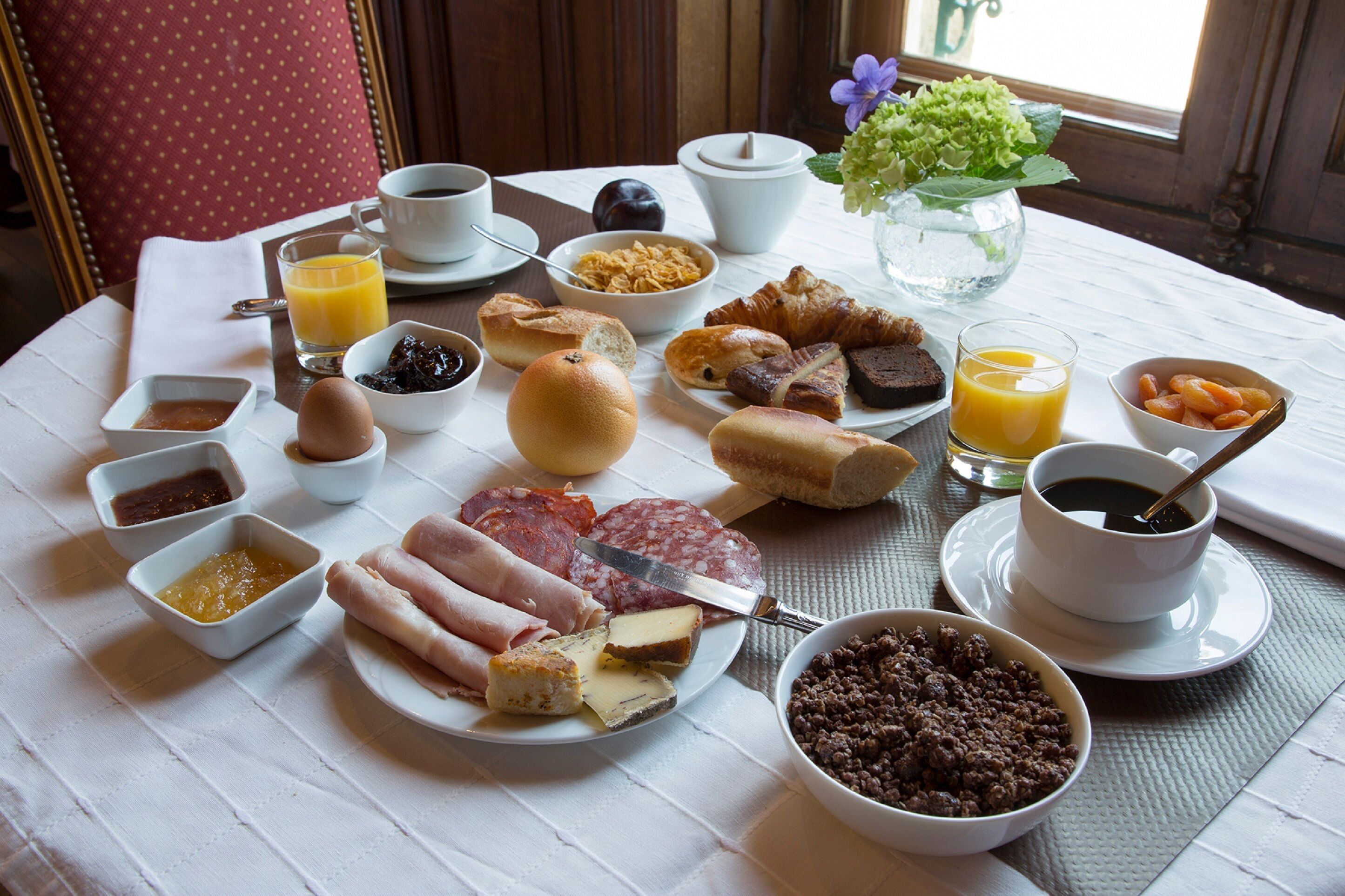 breakfast (eur 13 per person)