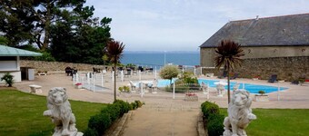 Clos de Vallombreuse, The Originals Relais 