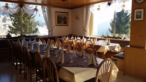 Breakfast, lunch and dinner served