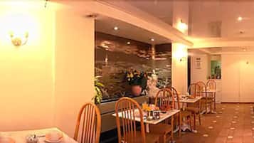 Daily continental breakfast (EUR 10 per person)