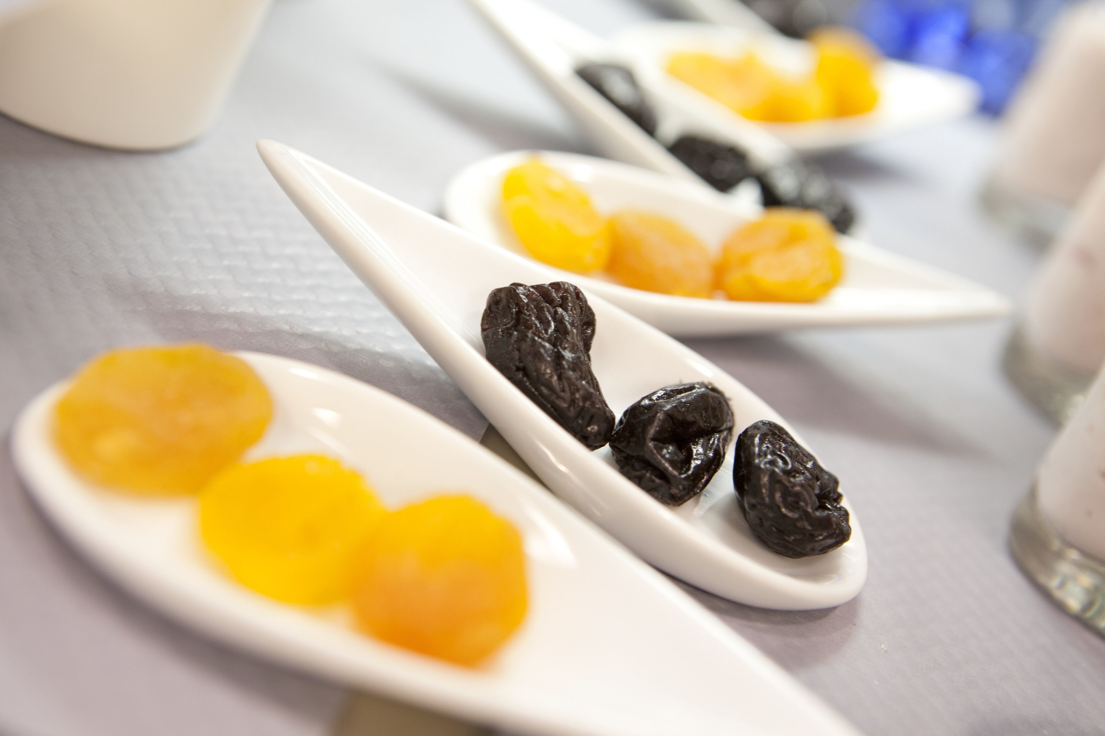 بوفيه فطور يوميًا بتكلفة قدرها (10 EUR للشخص)