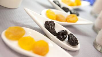 Desayuno buffet (EUR 10 por persona)