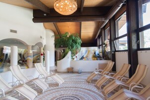 Sauna, hot tub, steam room