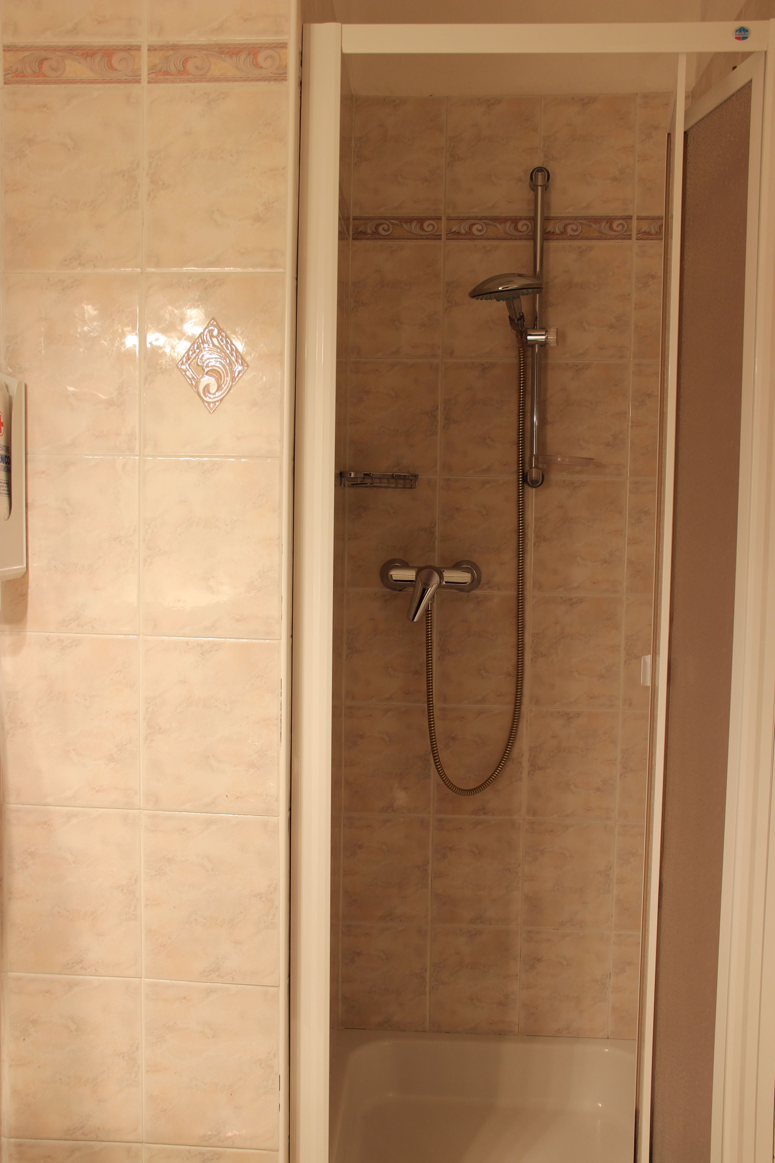 single room | bathroom | free toiletries, hair dryer, towels