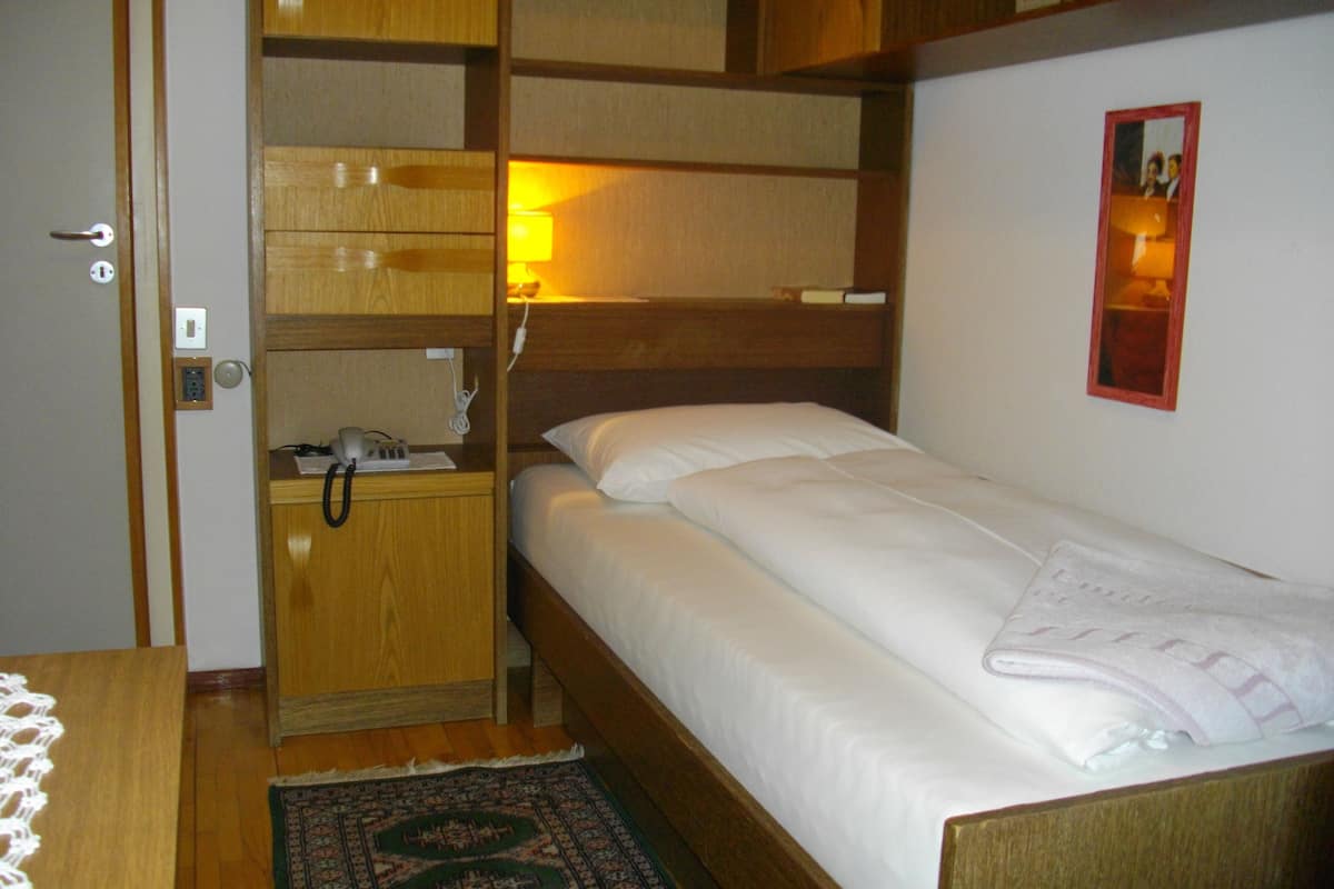 single room | 1 bedroom, premium bedding, down duvets, blackout curtains