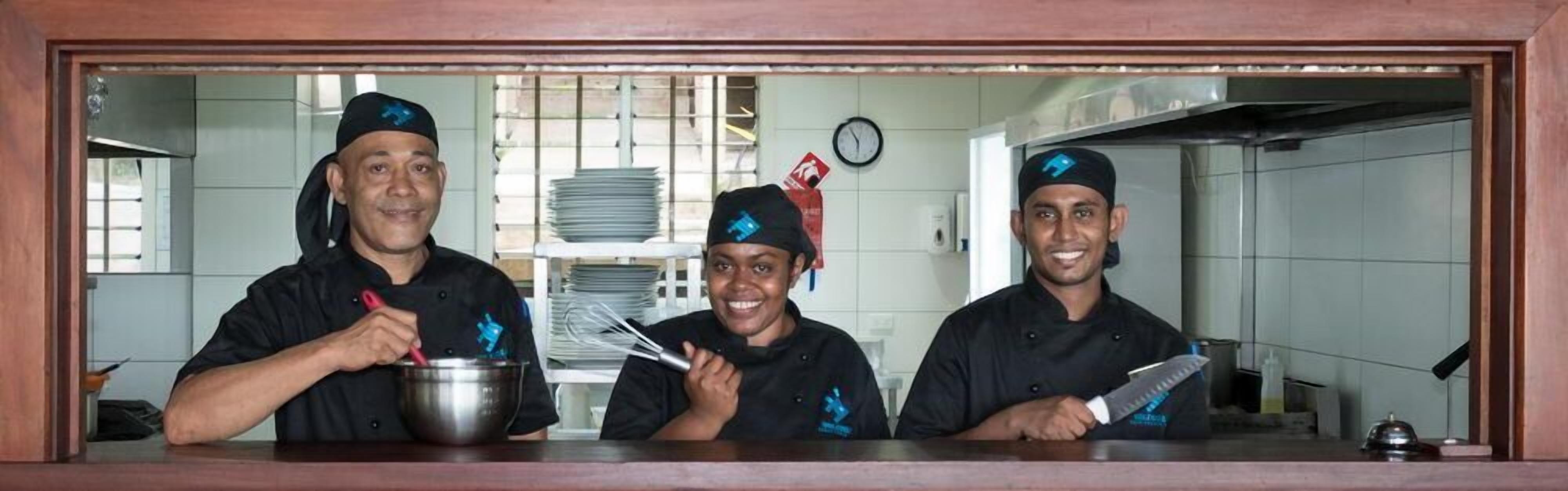 2 restaurants, breakfast served