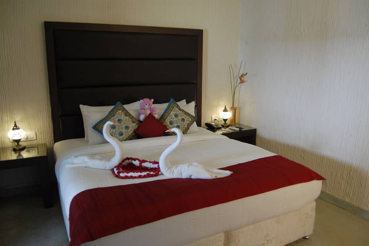 superior room | pillow-top beds, minibar, in-room safe, iron/ironing board