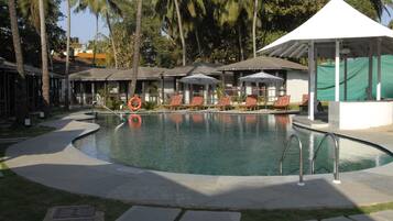 Outdoor pool, sun loungers