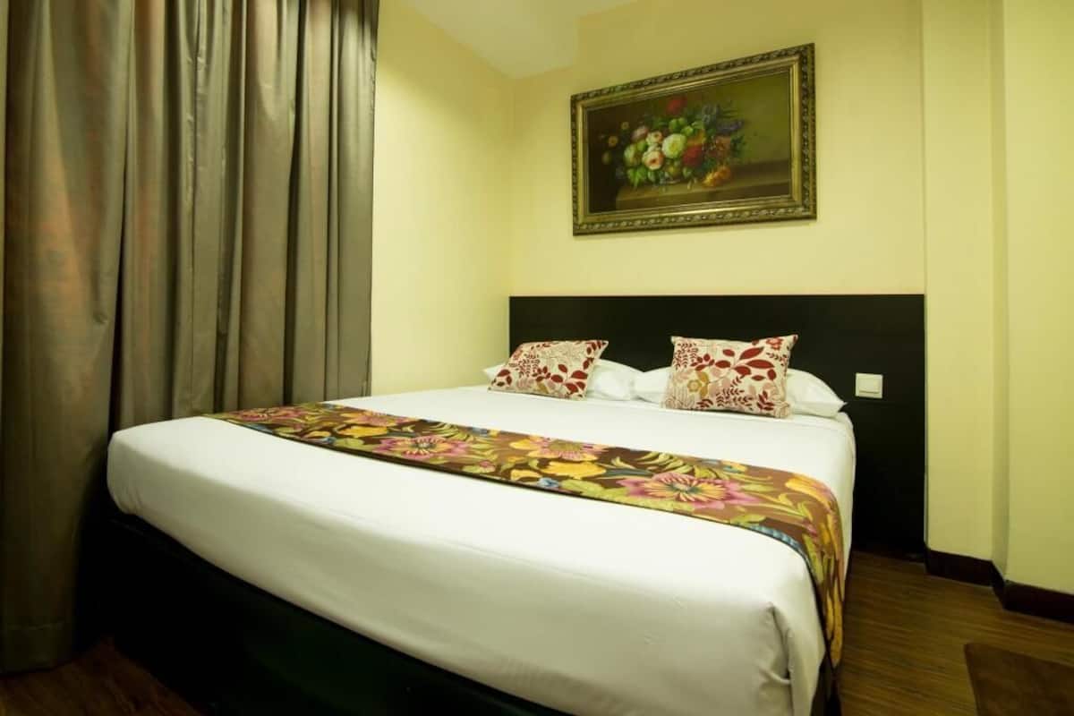 In-room safe, free WiFi, bed sheets