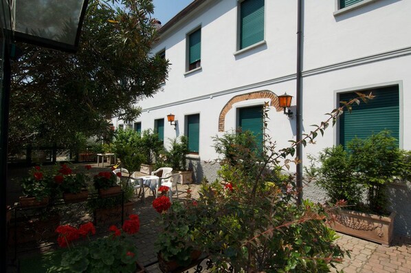 Exterior - Hotel Il Granaio (Porto Mantovano)
