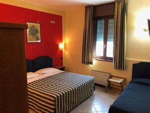 Minibar, desk, soundproofing, free WiFi