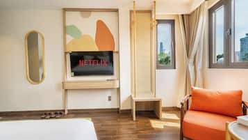 Suite with City & Park View | Fernseher