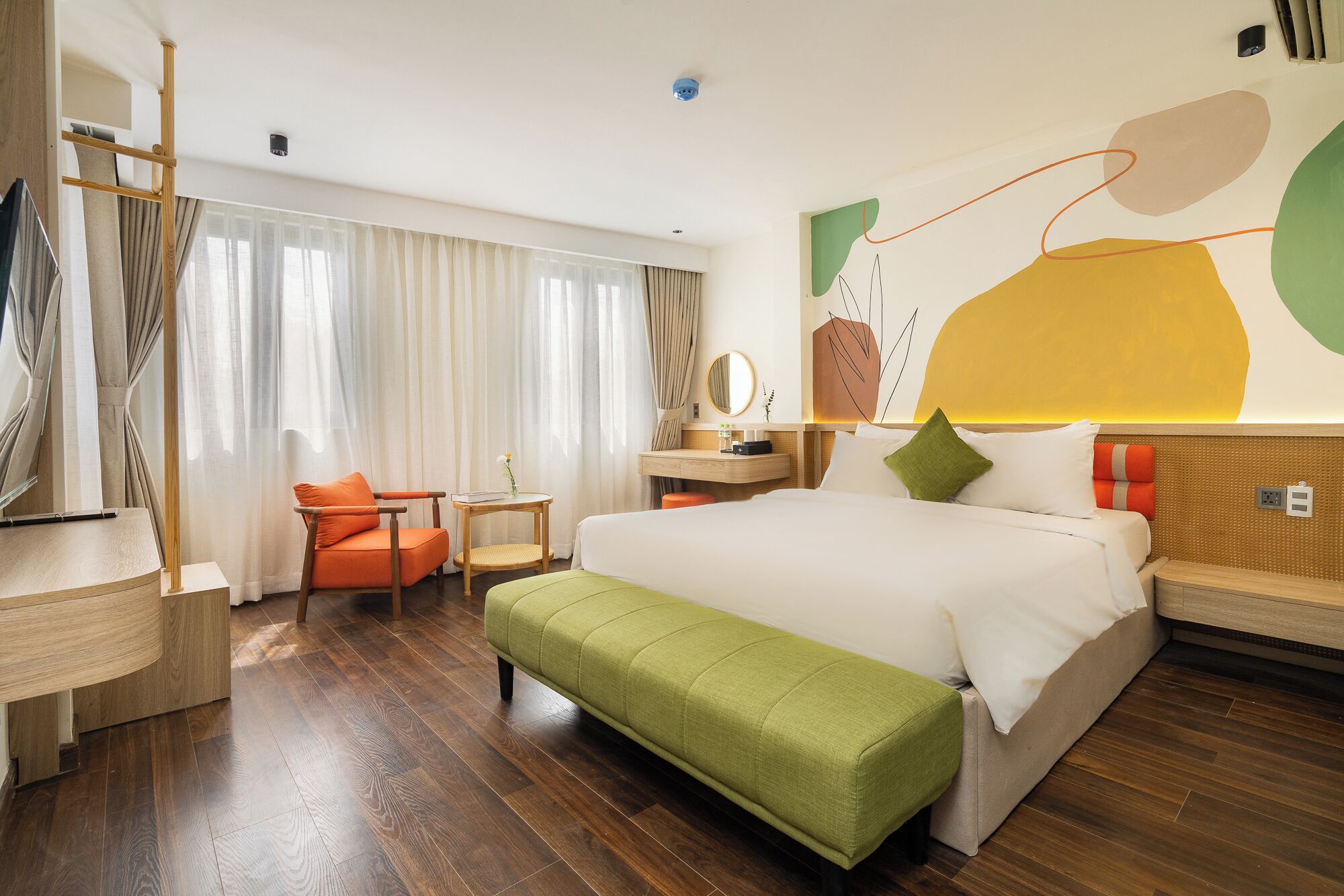 غرفة مزدوجة فاخرة | ميني بار وخزنة داخل الغرفة وتجهيزات عازلة للصوت وواي فاي مجانًا