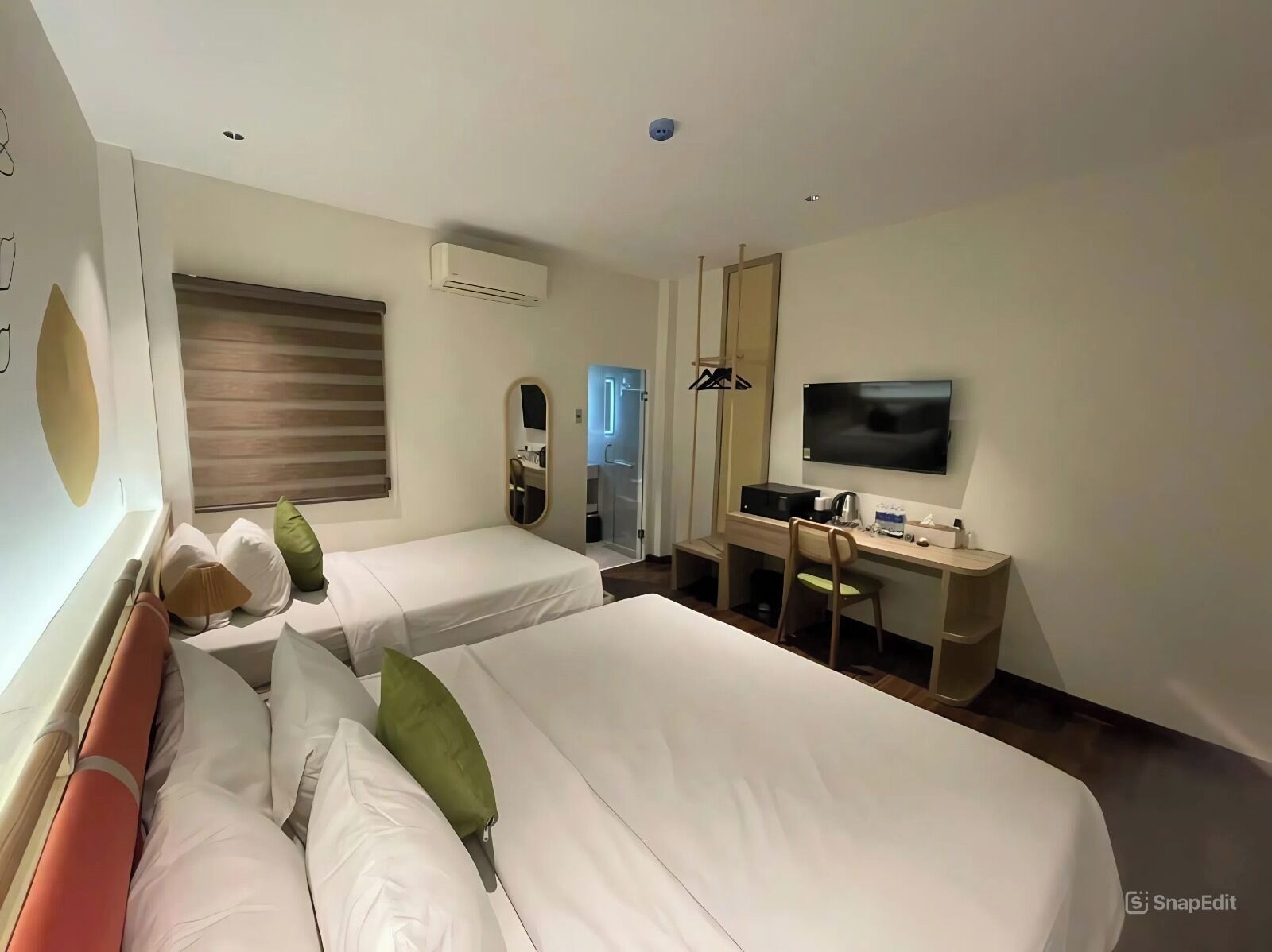 家庭房 | 迷你吧、客房内保险箱、隔音、免费 WiFi