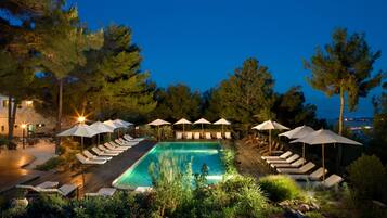 Outdoor pool, pool umbrellas