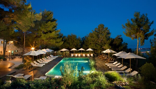 Outdoor pool, pool umbrellas