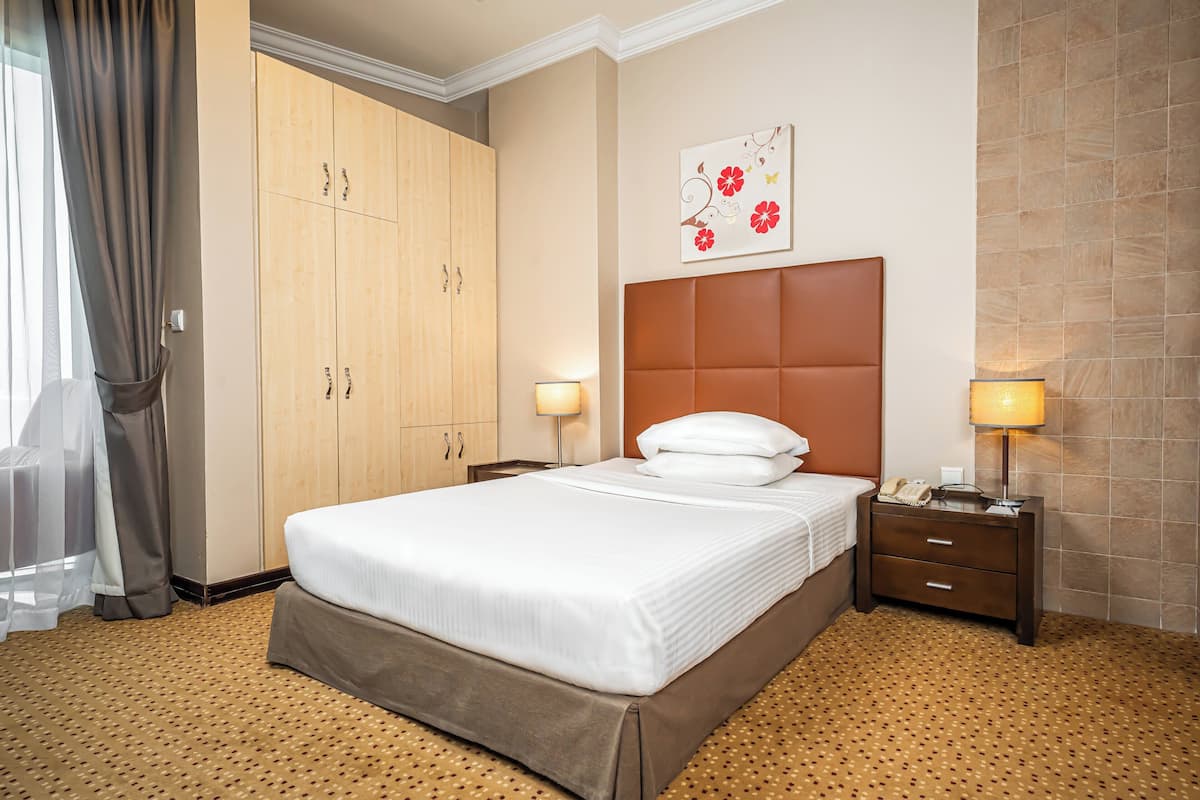 Camera Deluxe, 1 letto queen | 1 camera, minibar, una cassaforte in camera, con stile personalizzato