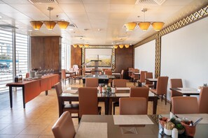 Breakfast served - Kingsgate Hotel Doha by Millennium Hotels (Doha)