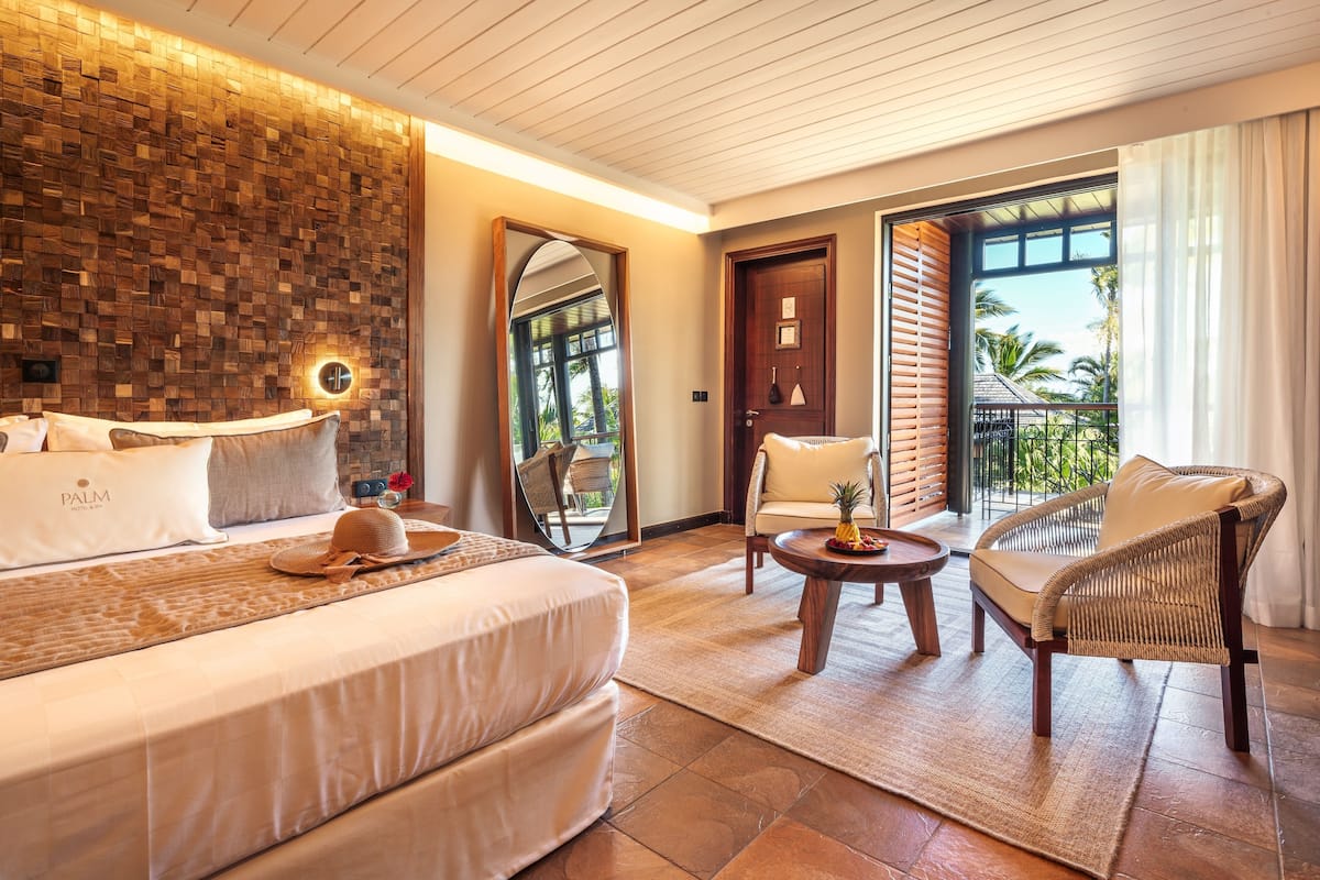 deluxe room, 1 double bed | 1 bedroom, premium bedding, minibar, in-room safe