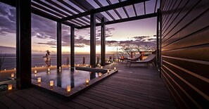 Bañera de hidromasaje al aire libre