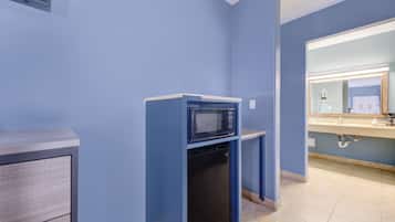 Room, 1 King Bed, Non Smoking, Jetted Tub | In-room safe, desk, iron/ironing board, free rollaway beds