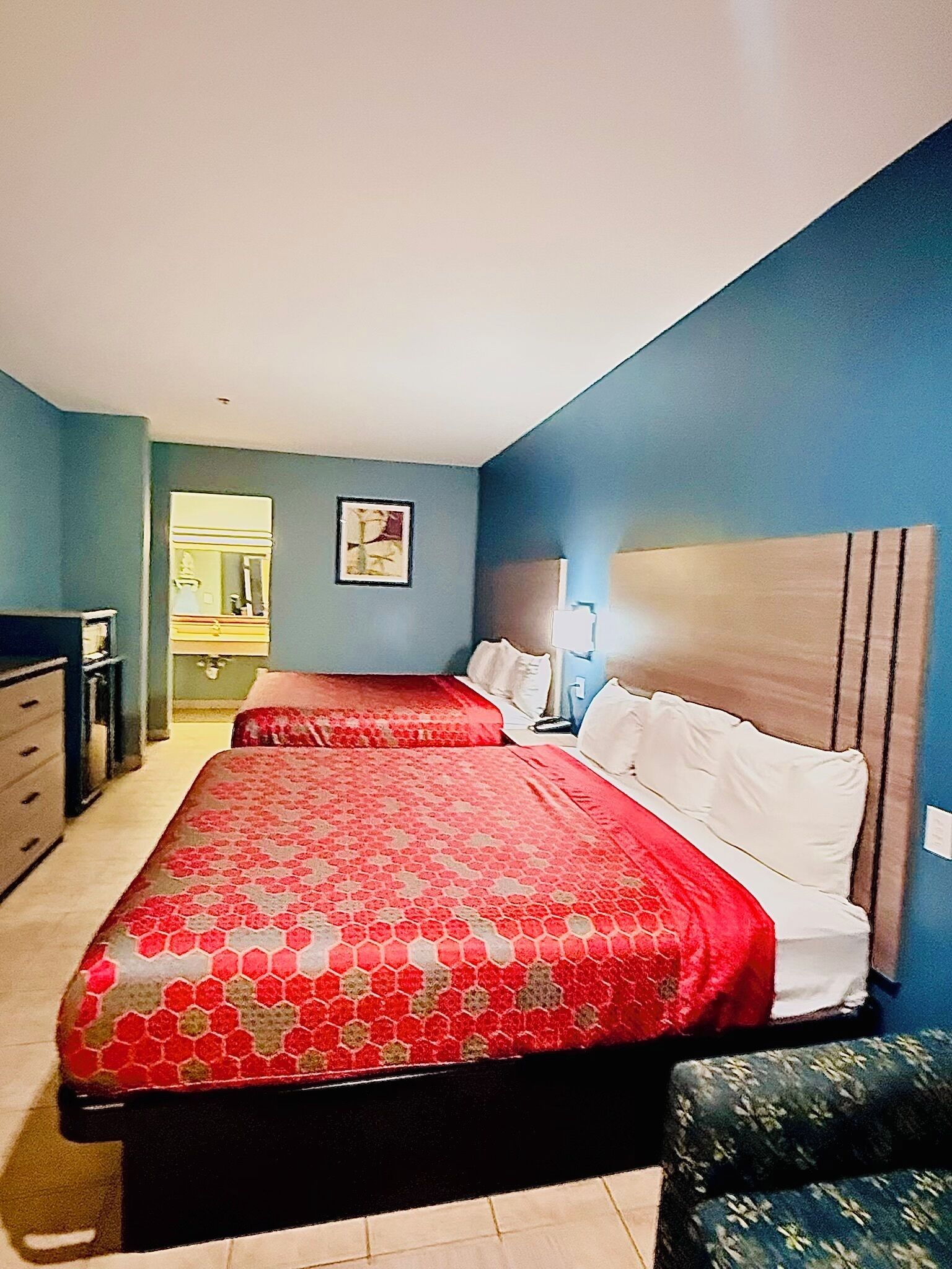 客房, 无烟房 (2 King Beds) | 客房内保险箱、办公桌、熨斗/熨衣板、免费 WiFi