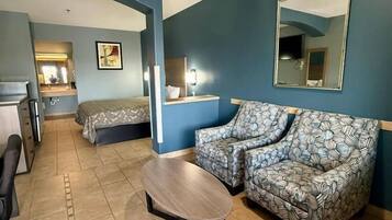 خزنة داخل الغرفة ومكتب ومكواة/لوح كي وأسرّة مجانية قابلة للطي