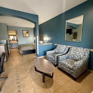 In-room safe, desk, iron/ironing board, free rollaway beds - Weslaco Inn by Capital O Near Mercedes (Weslaco)