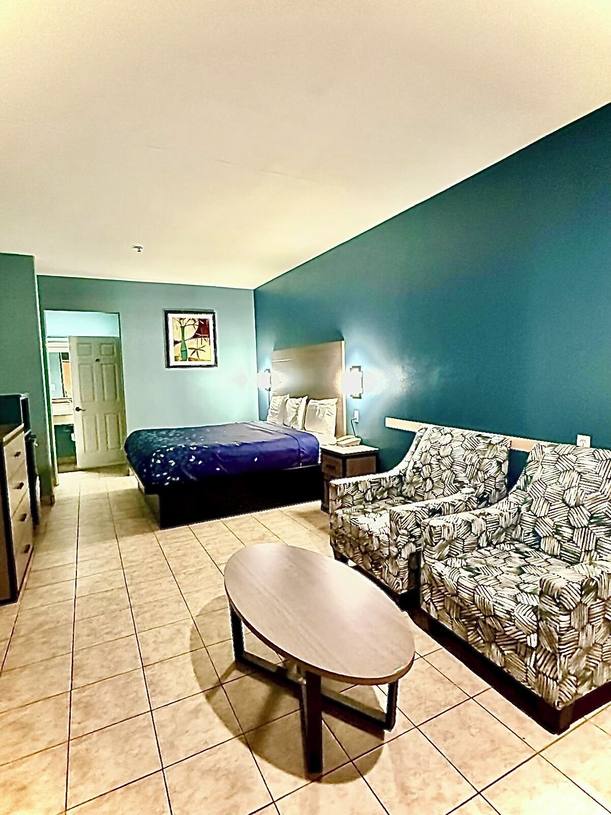 In-room safe, desk, iron/ironing board, free WiFi