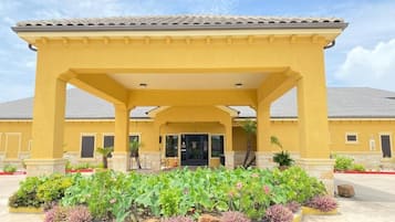 المنشأة من الخارج