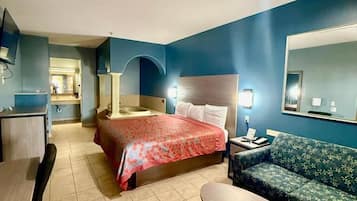 Habitación, 1 cama de matrimonio grande, no fumadores, bañera de hidromasaje | Caja fuerte, escritorio, tabla de planchar con plancha