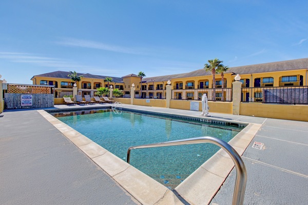 Kolam renang terbuka