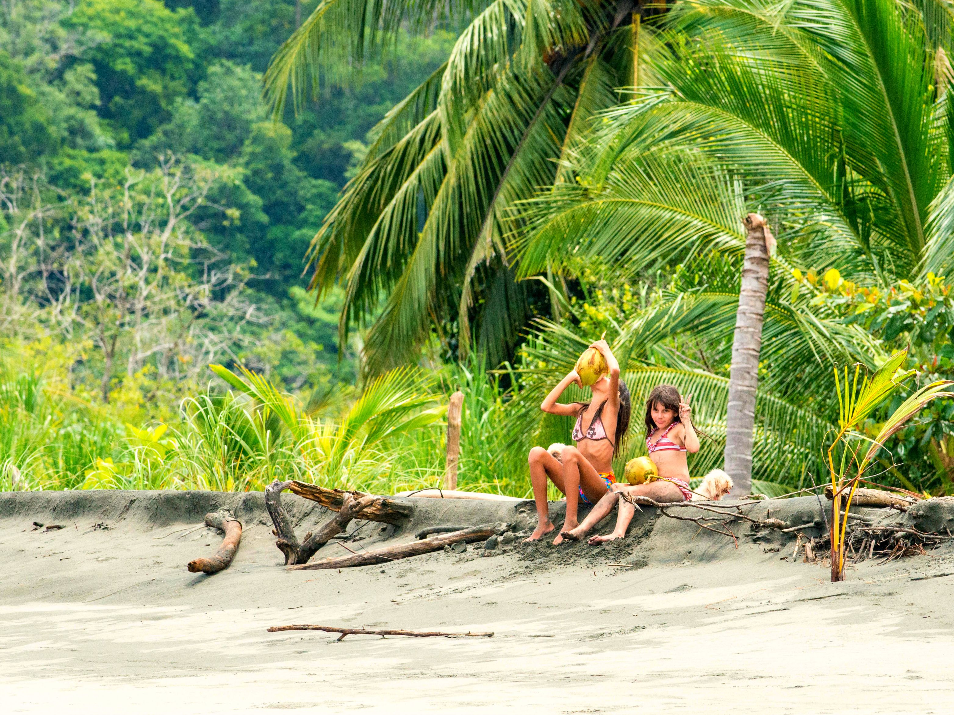 beach nearby, sun-loungers, beach towels
