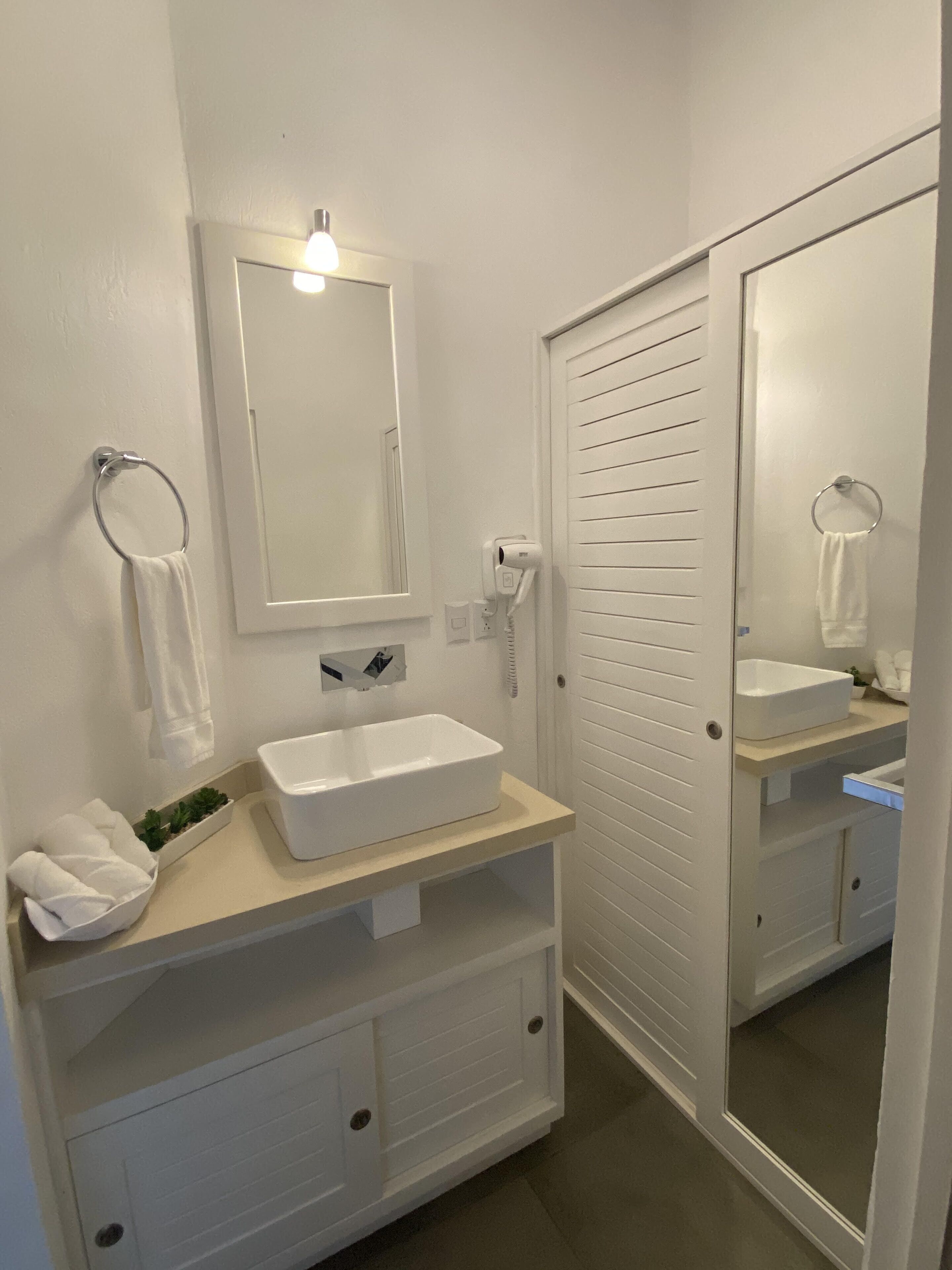 shower, free toiletries, hair dryer, towels