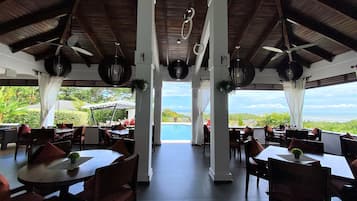 Breakfast served, American cuisine, pool views